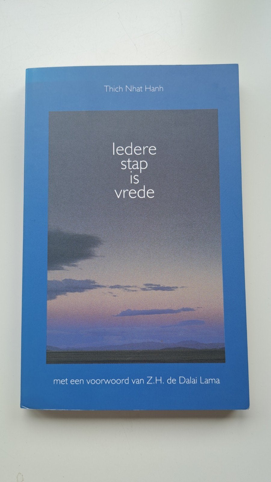 Iedere stap is vrede - Thich Nhat Hanh (als nieuw), Boeken, Ophalen of Verzenden, Zo goed als nieuw, Overige onderwerpen, Thich Nhat Hanh