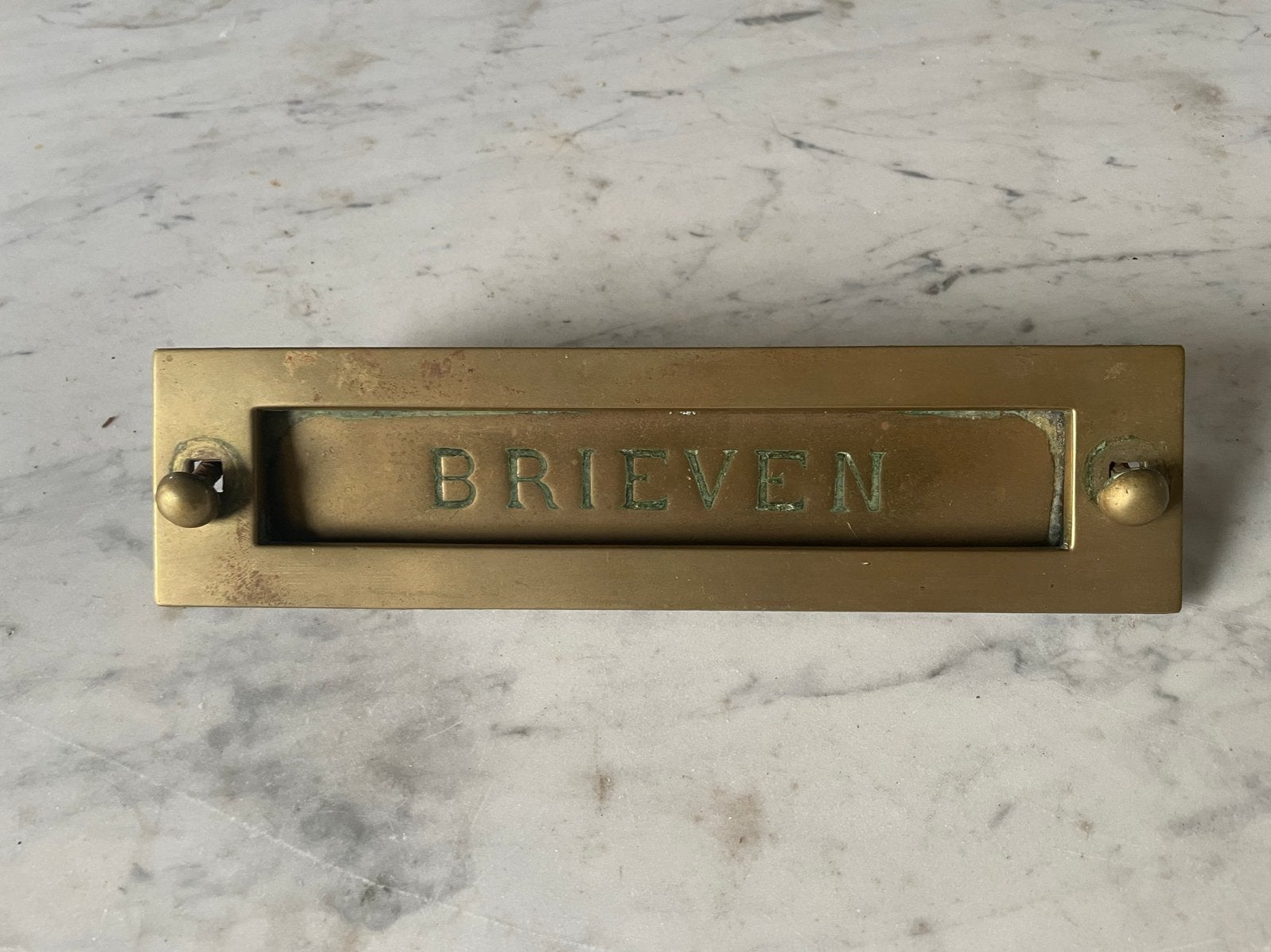 Antieke Koperen Brievenbus 23x6 cm - Vintage Deurdecoratie, Tuin en Terras, Ophalen of Verzenden, Gebruikt, Overige materialen