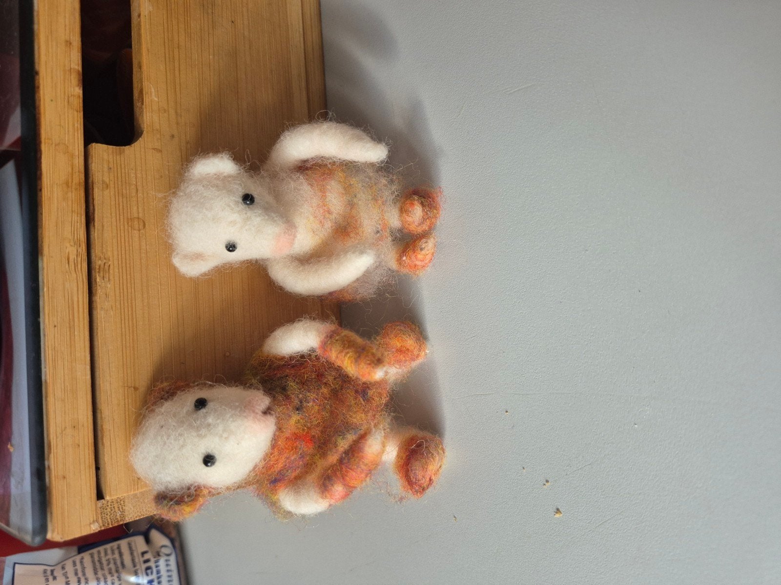 Schattige handgemaakte vilten muisjes - set van 2, Hobby en Vrije tijd, Handgemaakt, Meerkleurig, Ophalen of Verzenden, Zo goed als nieuw