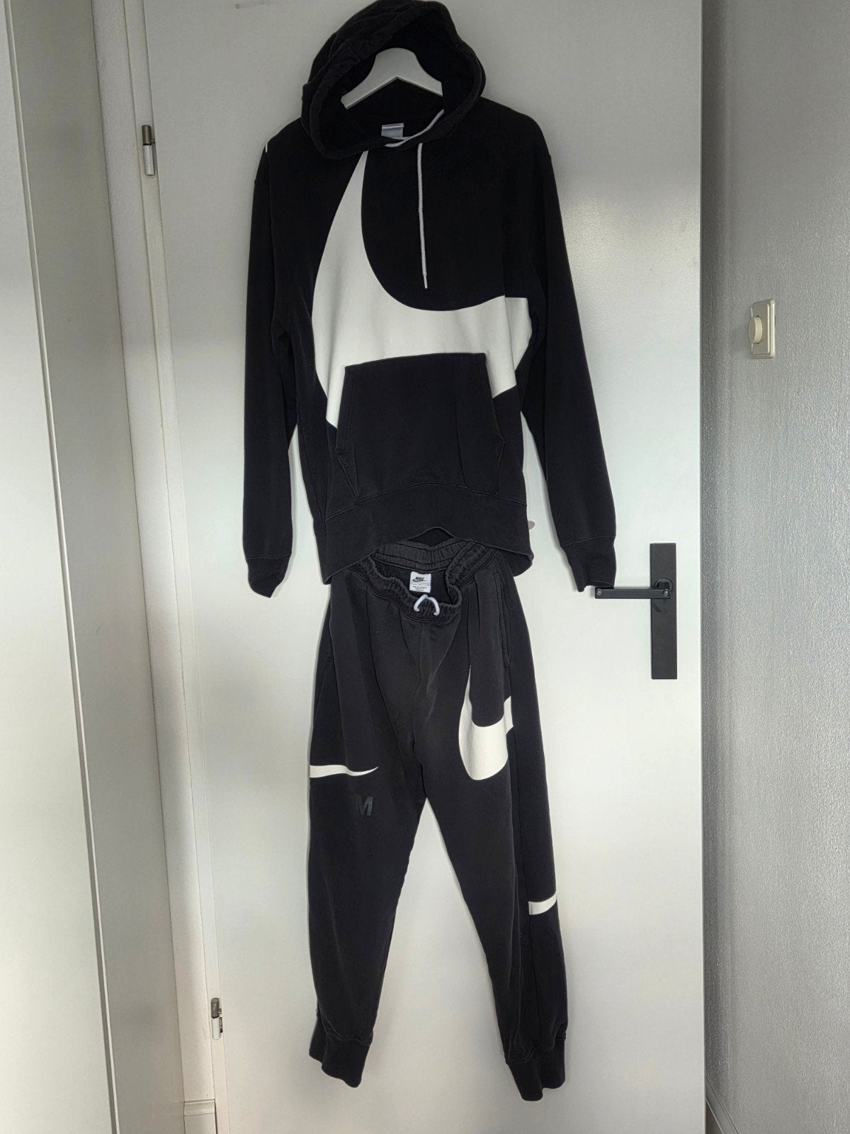 Nike trainingspak in maat M, Kleding | Heren, Sportkleding, Maat 48/50 (M), Nike, Ophalen of Verzenden, Zo goed als nieuw