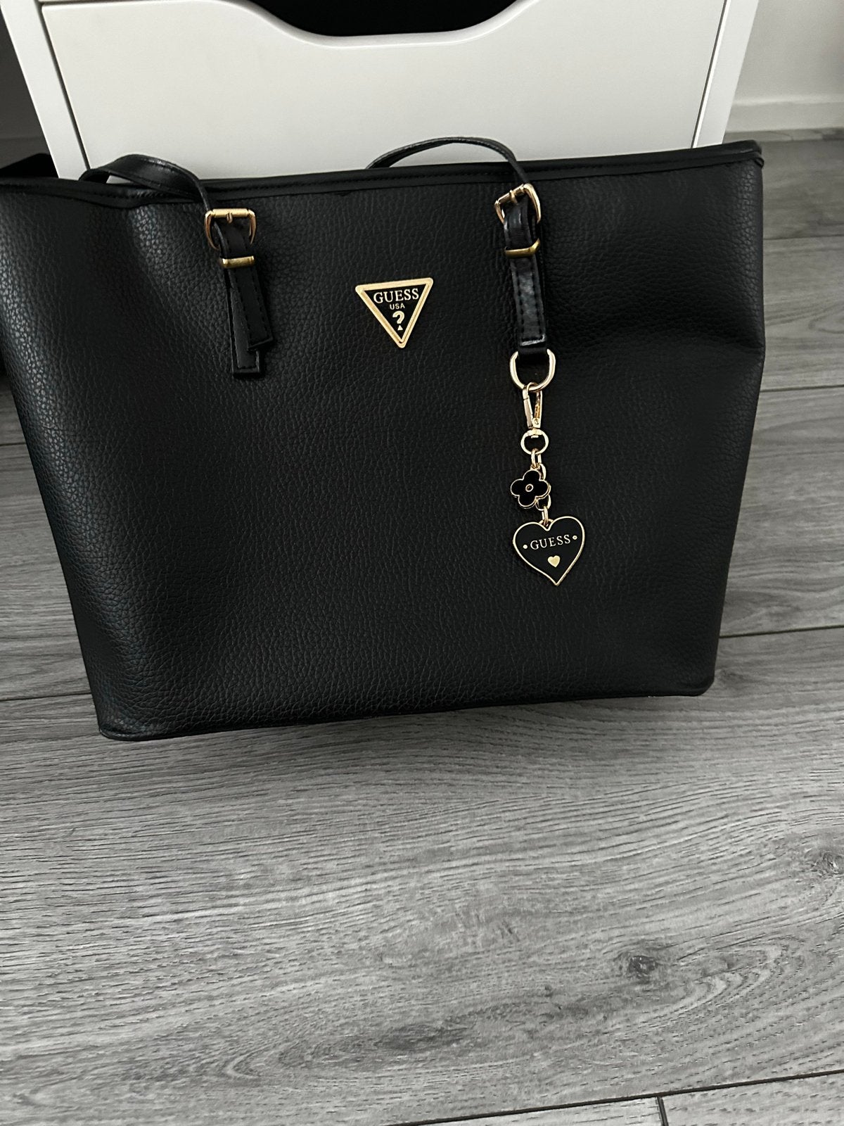 Gloednieuwe Guess handtas - Zwart, Ophalen of Verzenden, Nieuw, Zwart, Handtas