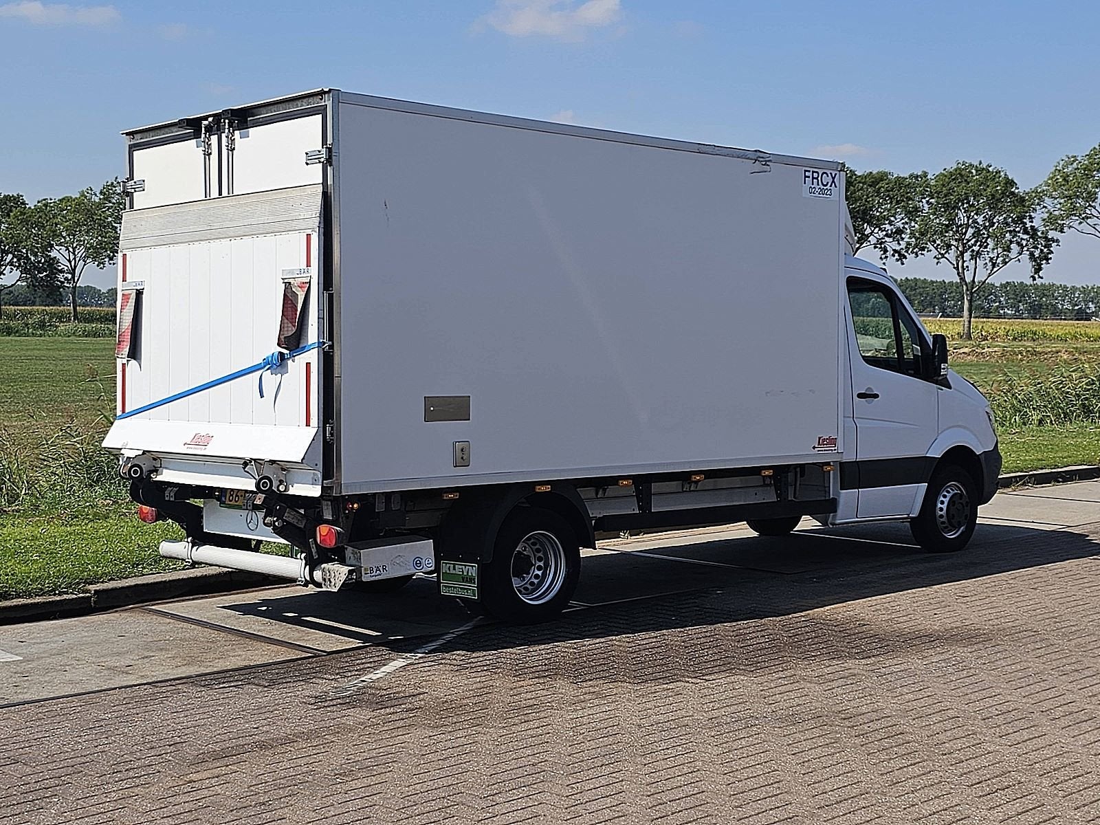 MERCEDES-BENZ SPRINTER 516 koelwagen laadklep!, Auto's, Euro 6, Mercedes-Benz, Bedrijf, 2 stoelen