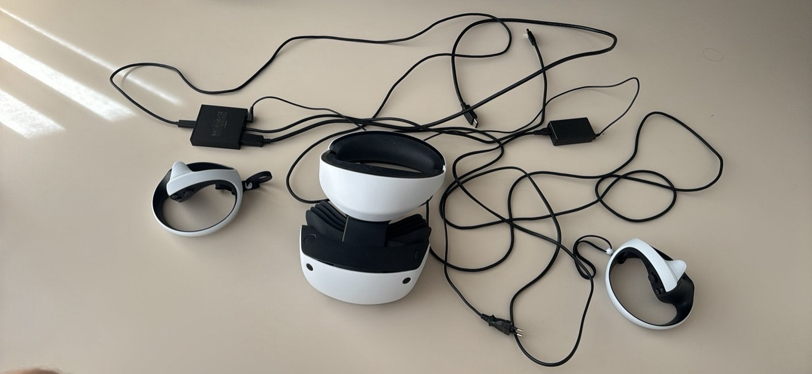 In zeer goede staat PlayStationVR2+2 controllers+PC adapter, Spelcomputers en Games, Virtual Reality, Ophalen of Verzenden, Zo goed als nieuw