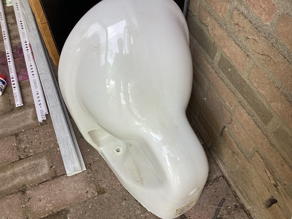 Wc. En stortbak, Ophalen, Zo goed als nieuw, Steen, Toilet