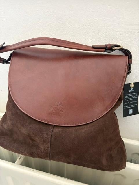 Fred de la Bretoniere suede tas met leren klep NIEUW!, Verzenden, Nieuw, Bruin, Overige typen