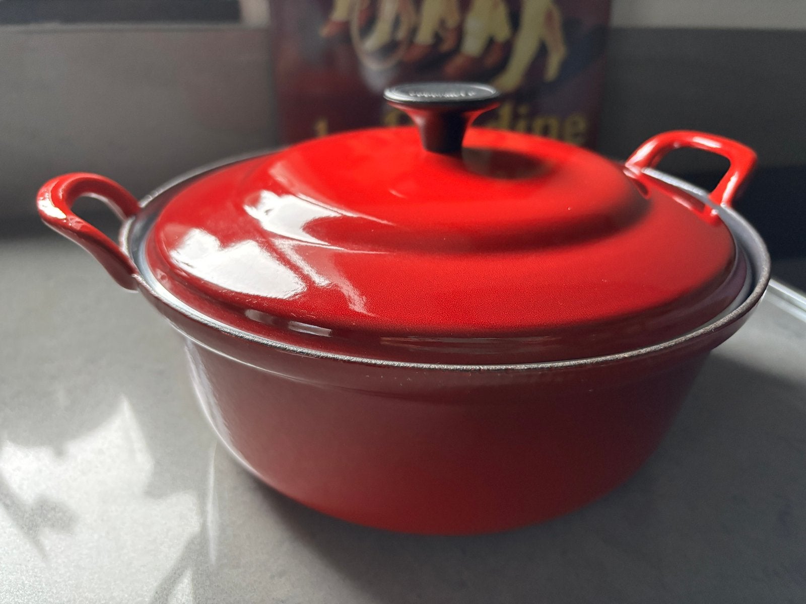 Mooie rode Cousances (le Creuset) gietijzeren braadpan 24 cm, Huis en Inrichting, Ophalen of Verzenden, Zo goed als nieuw, Gietijzer