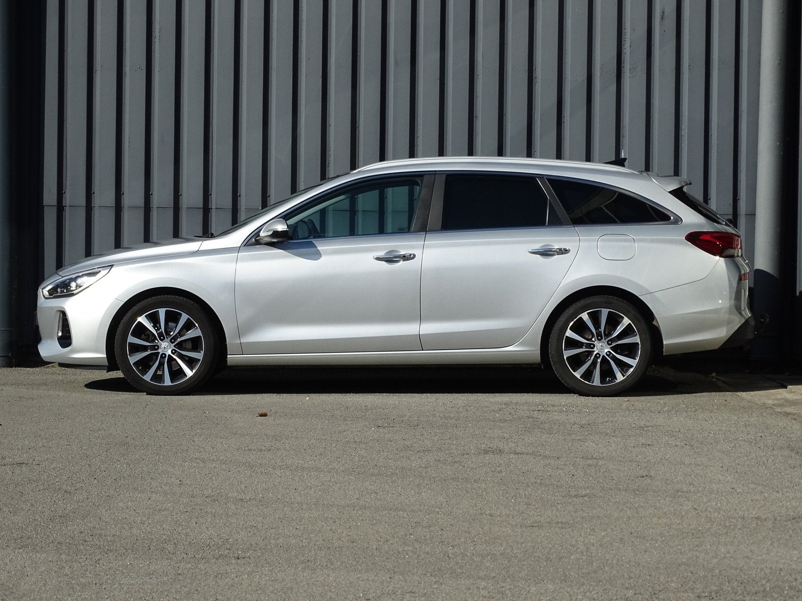 Hyundai i30 Wagon 1.4 T-GDI Premium Automaat | Pano | Trekha, 4 cilinders, Leder en Stof, Lane Keeping Assist, I30