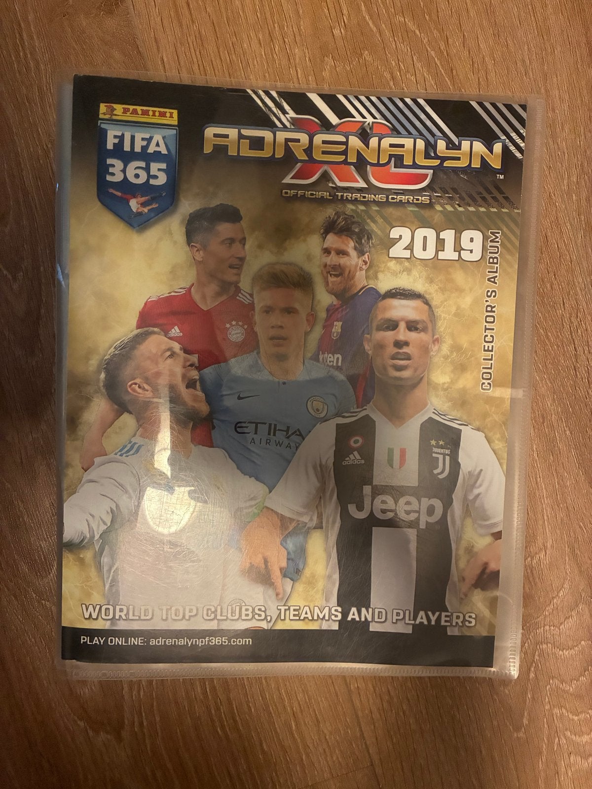 Panini Adrenalyn XL 2019 Album + 500 dubbele kaarten!, Verzamelen, Verzenden, Nieuw, Buitenlandse clubs, Spelerskaart