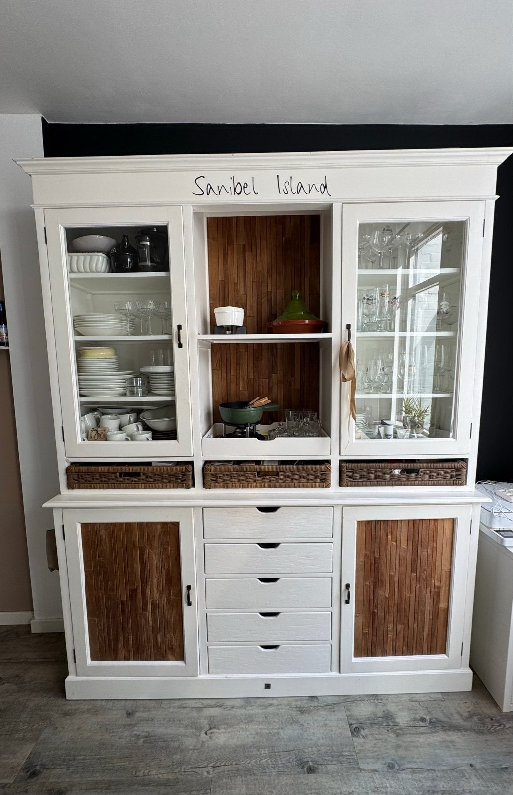 Riviera Maison Grote witte buffetkast met houten accenten, Huis en Inrichting, Ophalen, Gebruikt, 200 cm of meer, 150 tot 200 cm