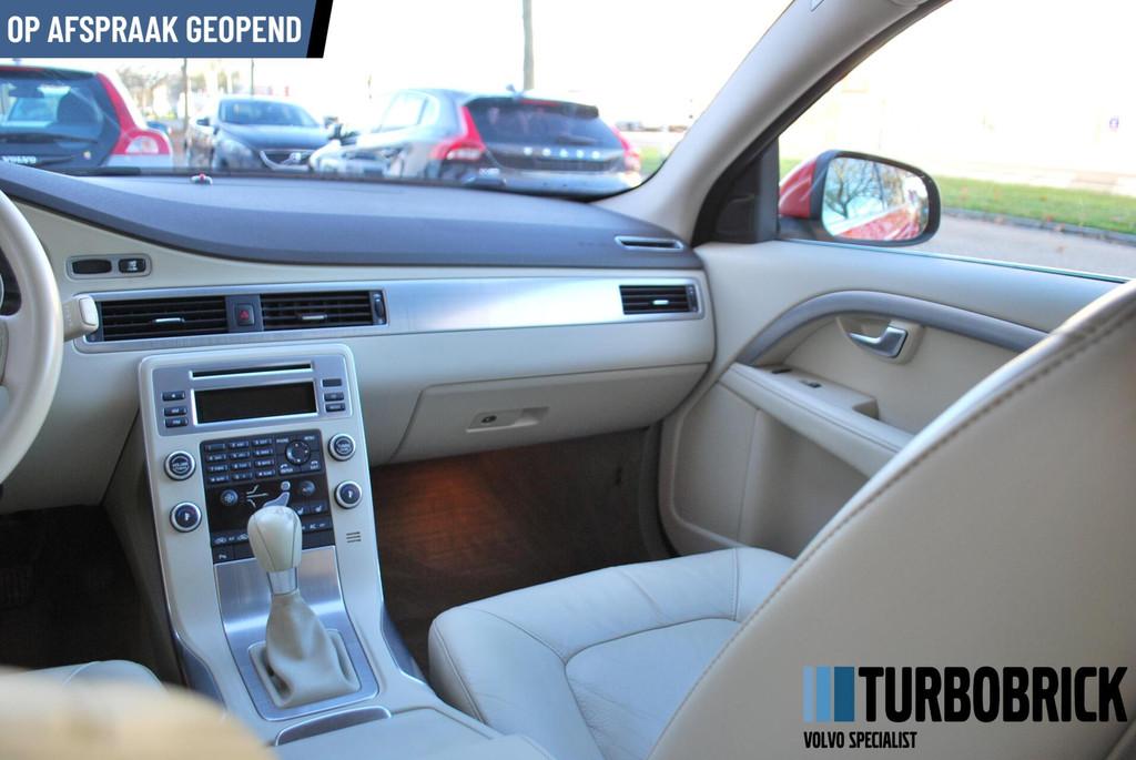 Volvo V70 1.6 T4 Summum |Leder|Trekhaak|Cruise|Xenon|Youngti, Auto's, Voorwielaandrijving, 15 km/l, Gebruikt, Beige