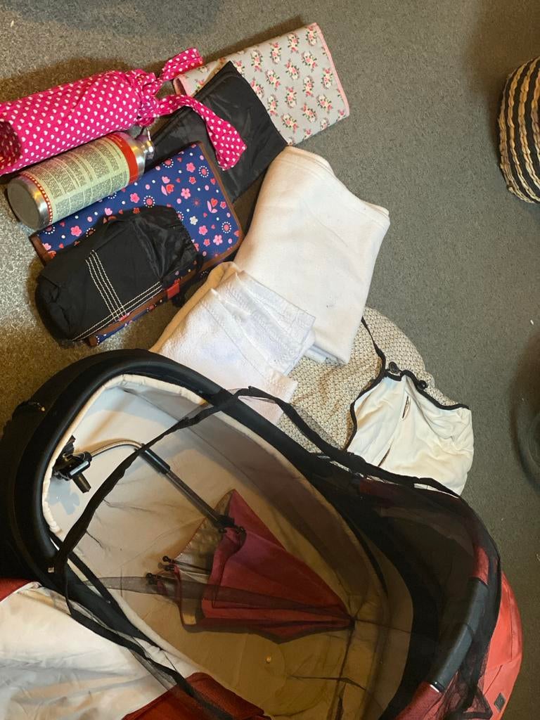 Mutsy Igo Wiegje met accessoires - Uitstekende staat!, Zo goed als nieuw, Met reiswieg, Mutsy, Ophalen