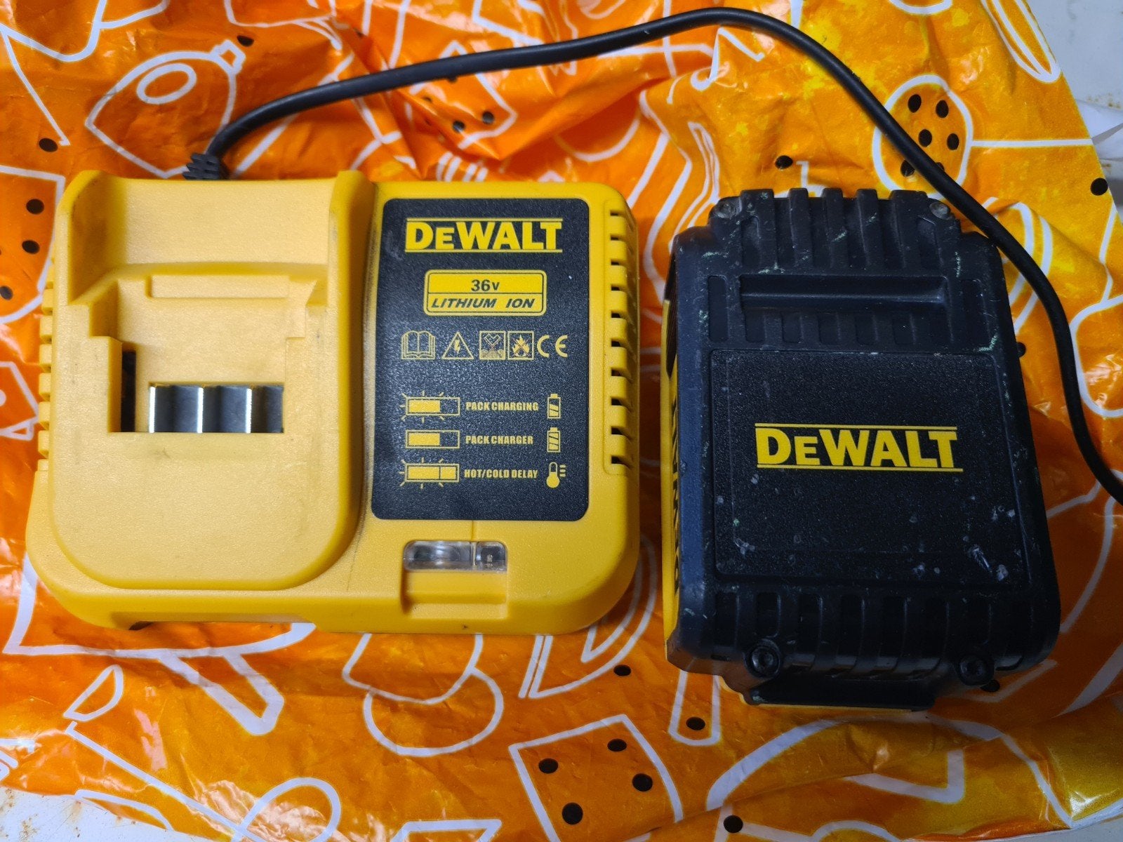 Dewalt accu en oplader 36v 8.0 Ah, Ophalen of Verzenden