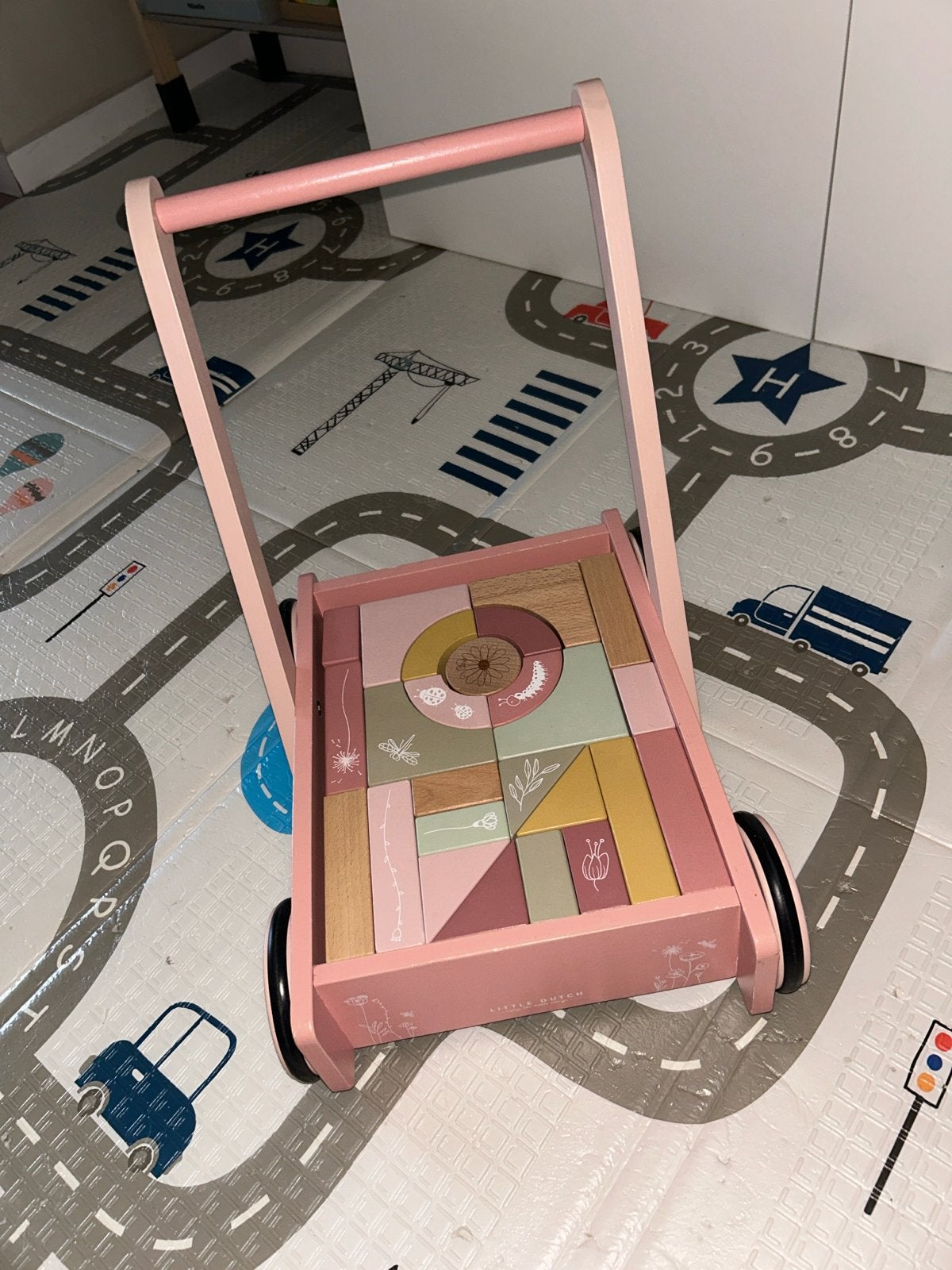 Little Dutch Houten Loopwagen met Blokken - Roze, Kinderen en Baby's, Ophalen, Zo goed als nieuw, Overige typen, Met wieltjes
