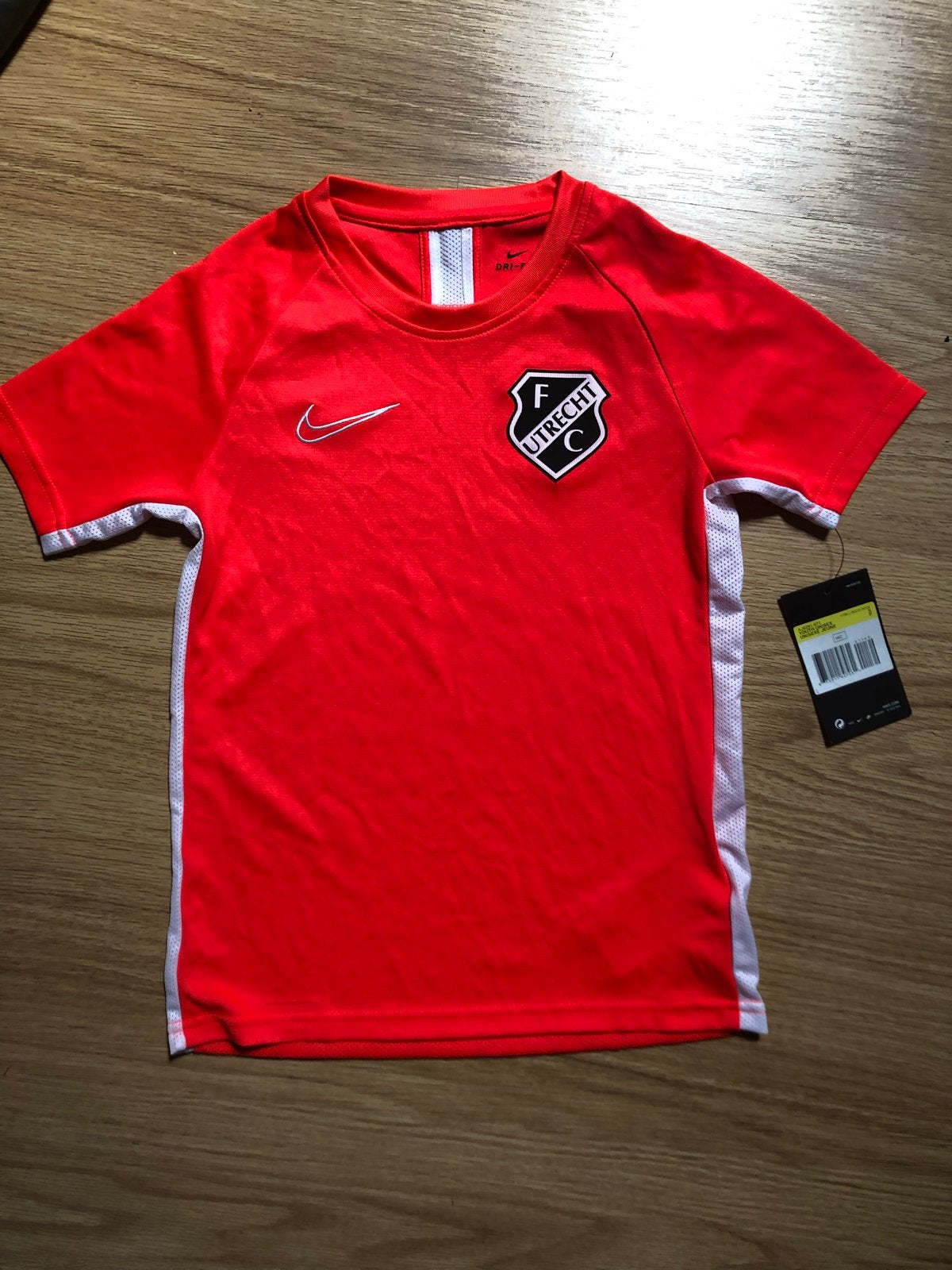 FC Utrecht Nike shirt roze/oranje maat s 128/134 nieuw, Kinderen en Baby's, Ophalen of Verzenden, Nieuw, Jongen of Meisje, Sport- of Zwemkleding