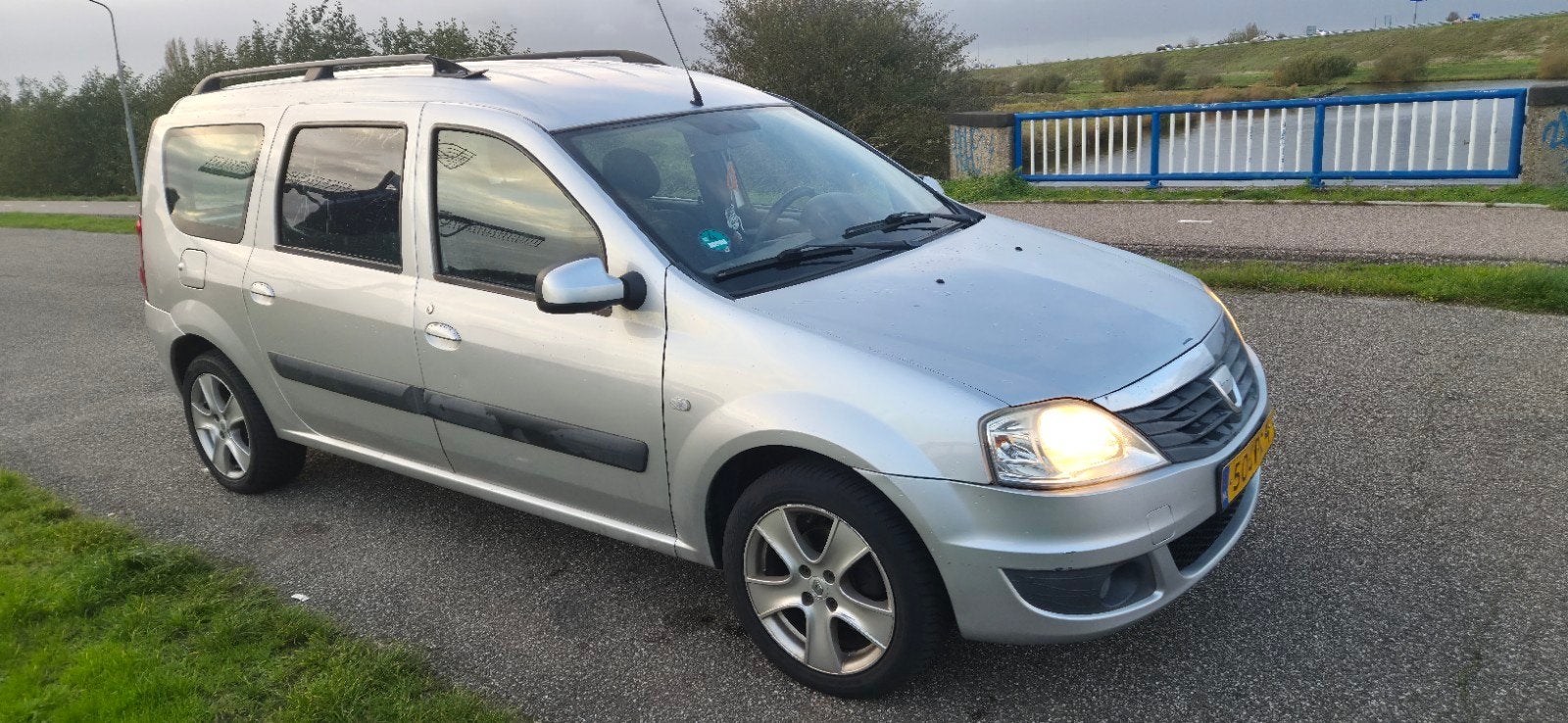 Dacia Logan 1.6 16V MCV 77KW 5P 2009 Grijs, Auto's, Stof, 4 cilinders, 635 kg, Logan