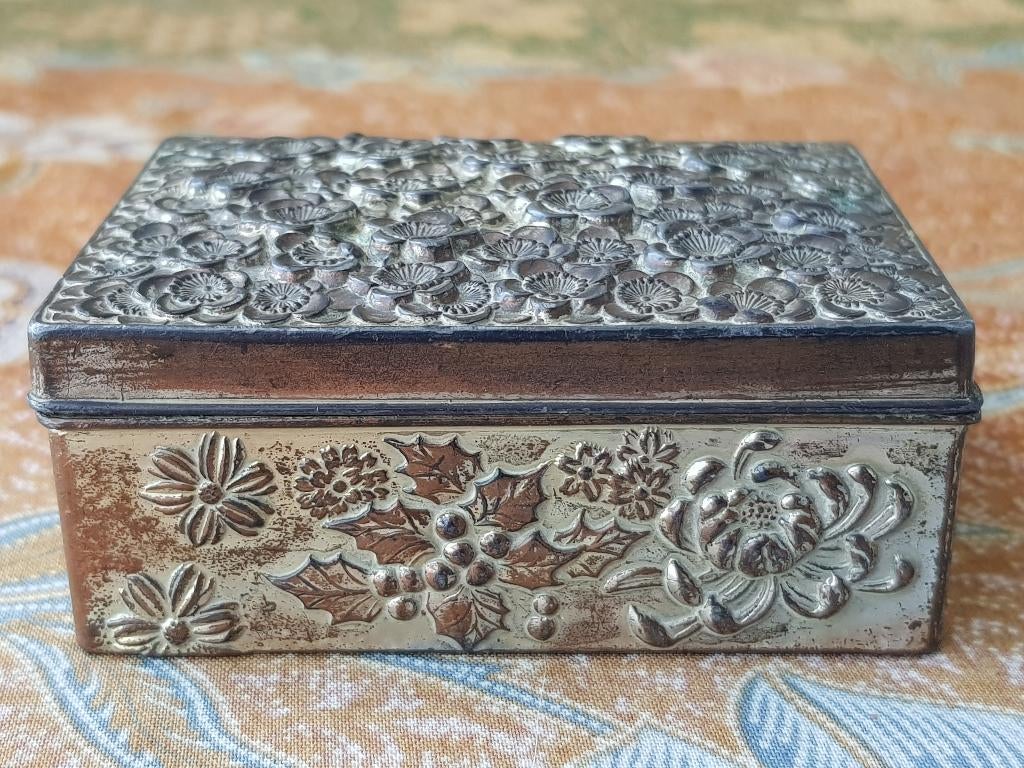 Mooi oud silverplate doosje uit Engeland met bloemen 7,6 cm., Ophalen of Verzenden