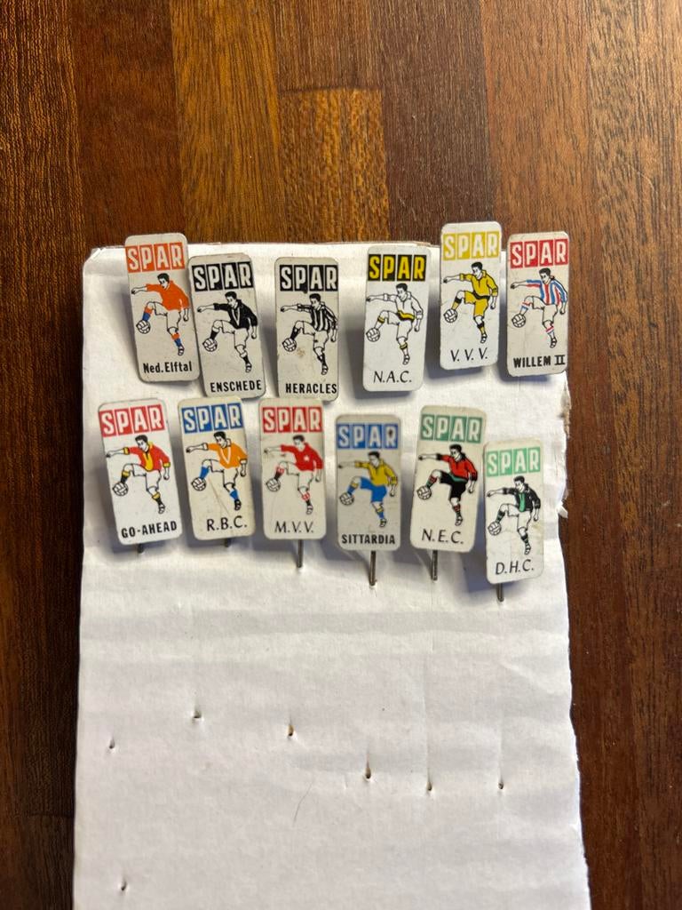 Vintage Spar Voetbal speldjes - 12 stuks, Ophalen, Gebruikt, Overige binnenlandse clubs, Overige typen