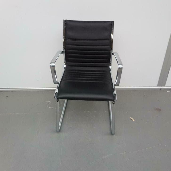 Vergaderstoel met zwarte skai (is beschadigd), Ophalen, Gebruikt, Zwart, Vijf, Zes of meer stoelen