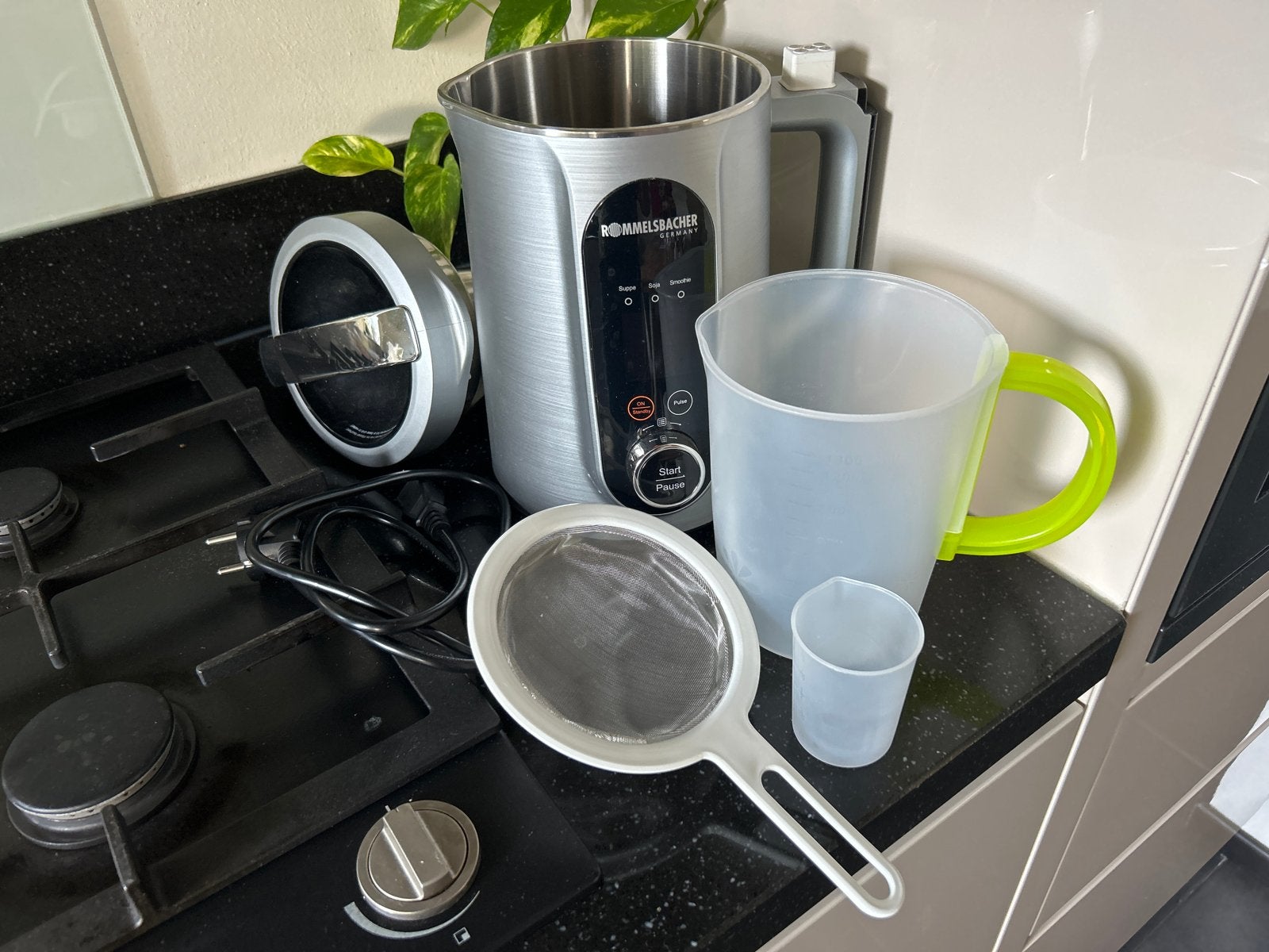 Rommelsbacher plantaardigemelk en soep maker- Zilver, 1 tot 2 liter, Ophalen of Verzenden, Zo goed als nieuw, 3 snelheden of meer