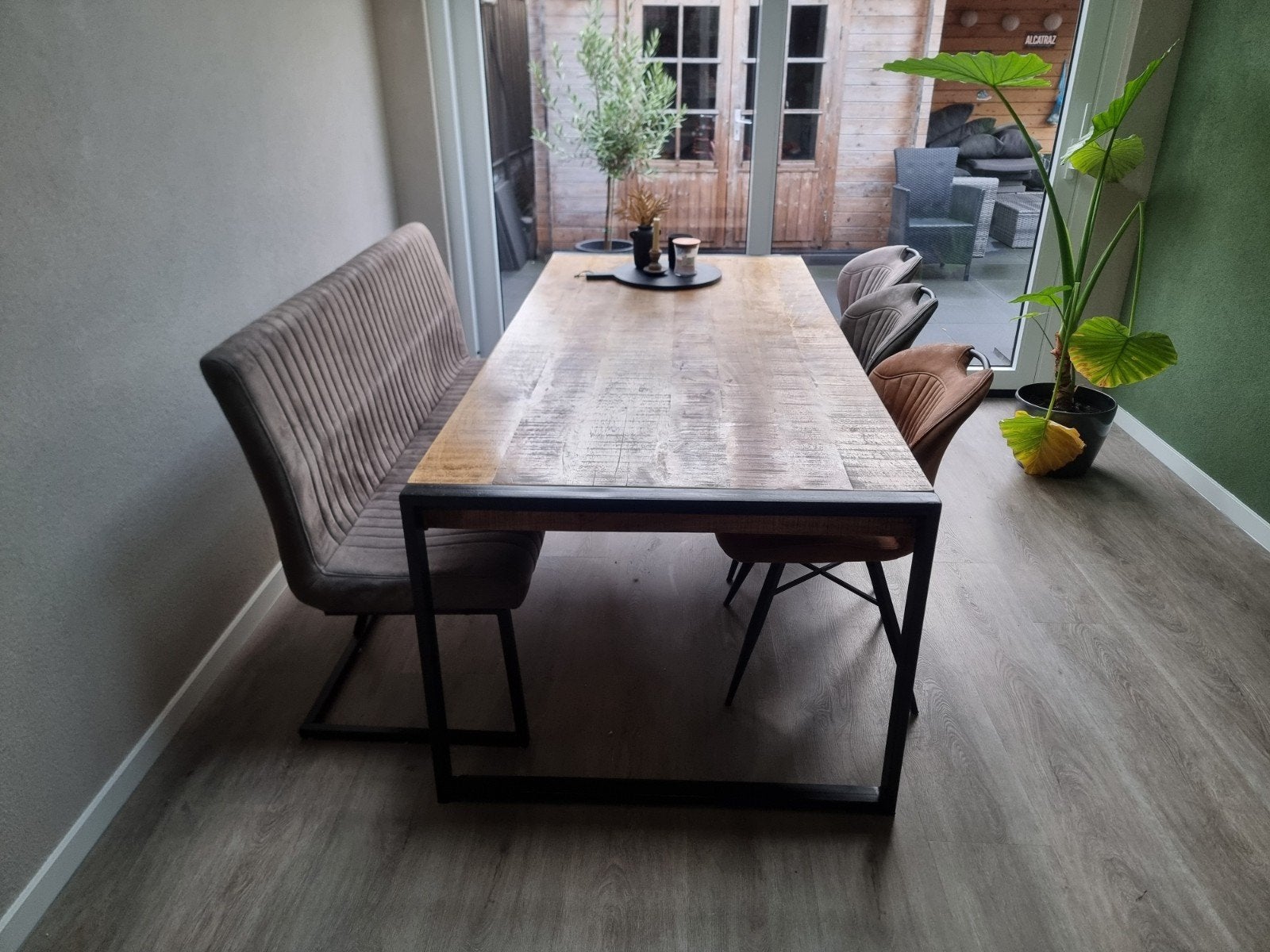 Eetkamer tafel ( mangohout ) met bank en stoelen, Ophalen, Gebruikt, 200 cm of meer, 50 tot 100 cm