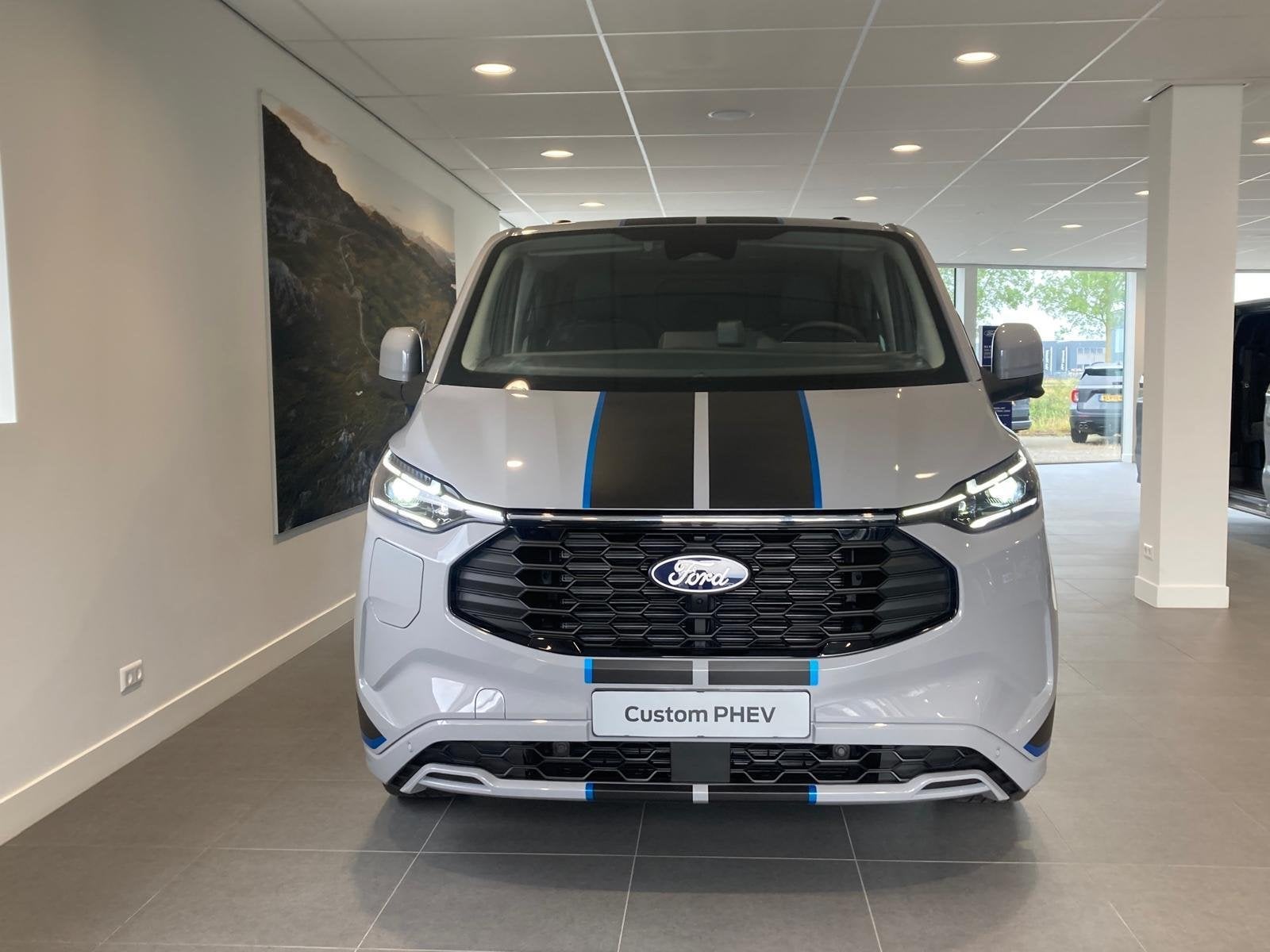 Ford Transit Custom 320 2.5 PHEV L2H1 Sport DC UIT VOORRAAD, Euro 6, 4 cilinders, Plug-in hybride, Bedrijf