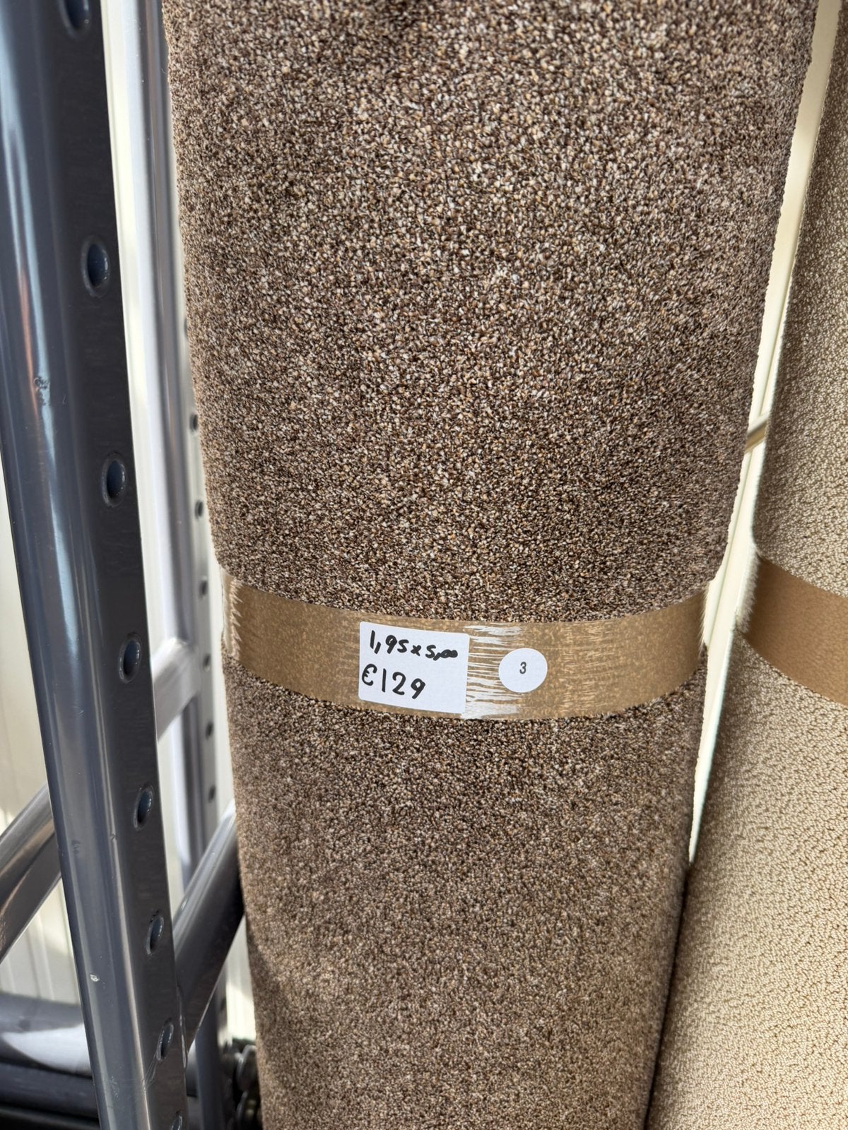 Bruin Hoogplig Tapijt Restpartij | 1,95x5,00mtr (9,7m2), Ophalen, Nieuw, Nvt, Nvt