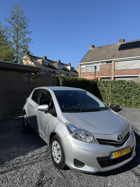 Toyota Yaris 1.0 VVT-i Now, Auto's, Toyota, Euro 5, Stof, Gebruikt, Origineel Nederlands