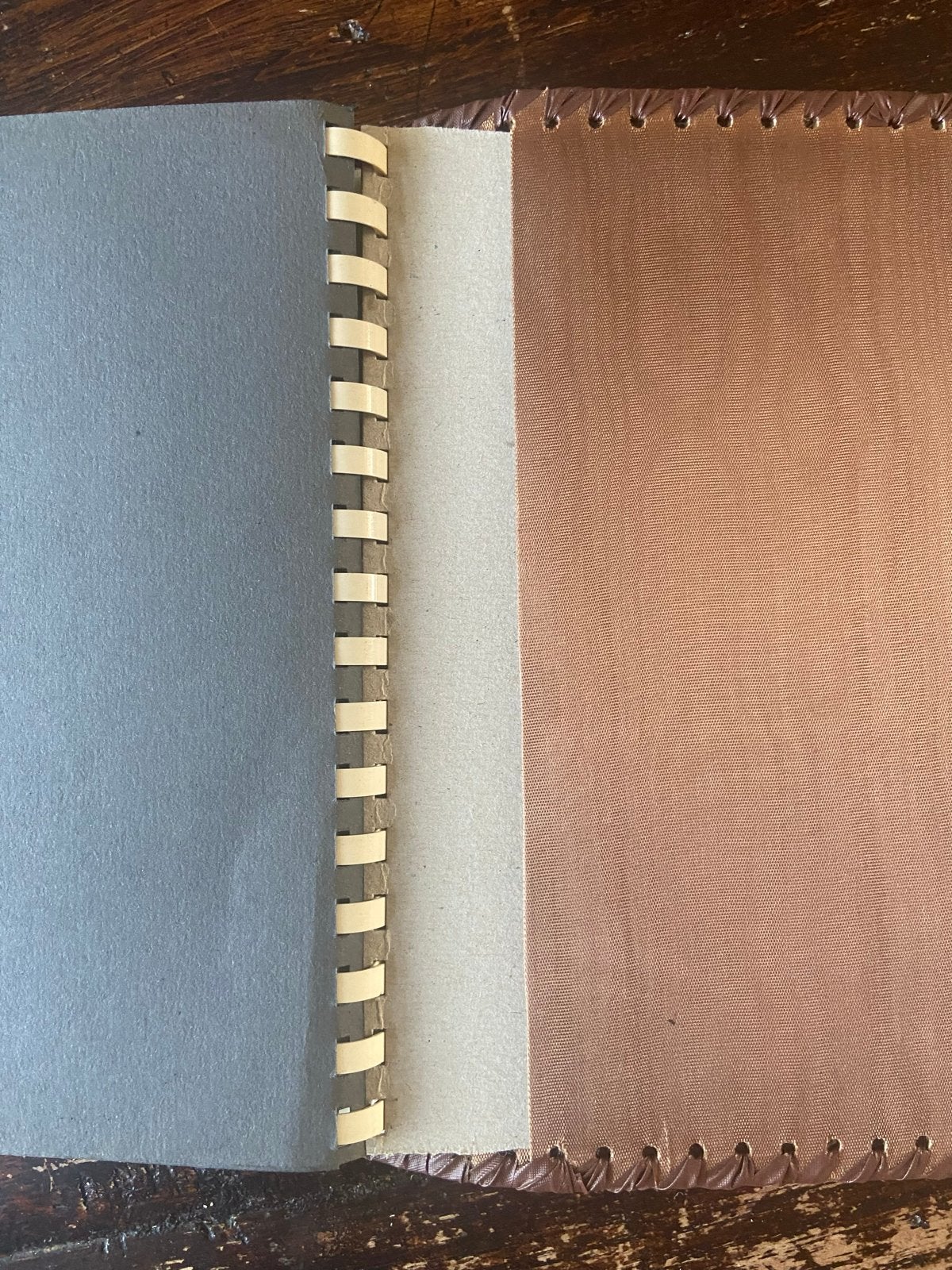 Vintage leren fotoalbum met reliëf en spiraalbinding, Stevige kaft, Spiraalalbum, Overige merken, Nieuw