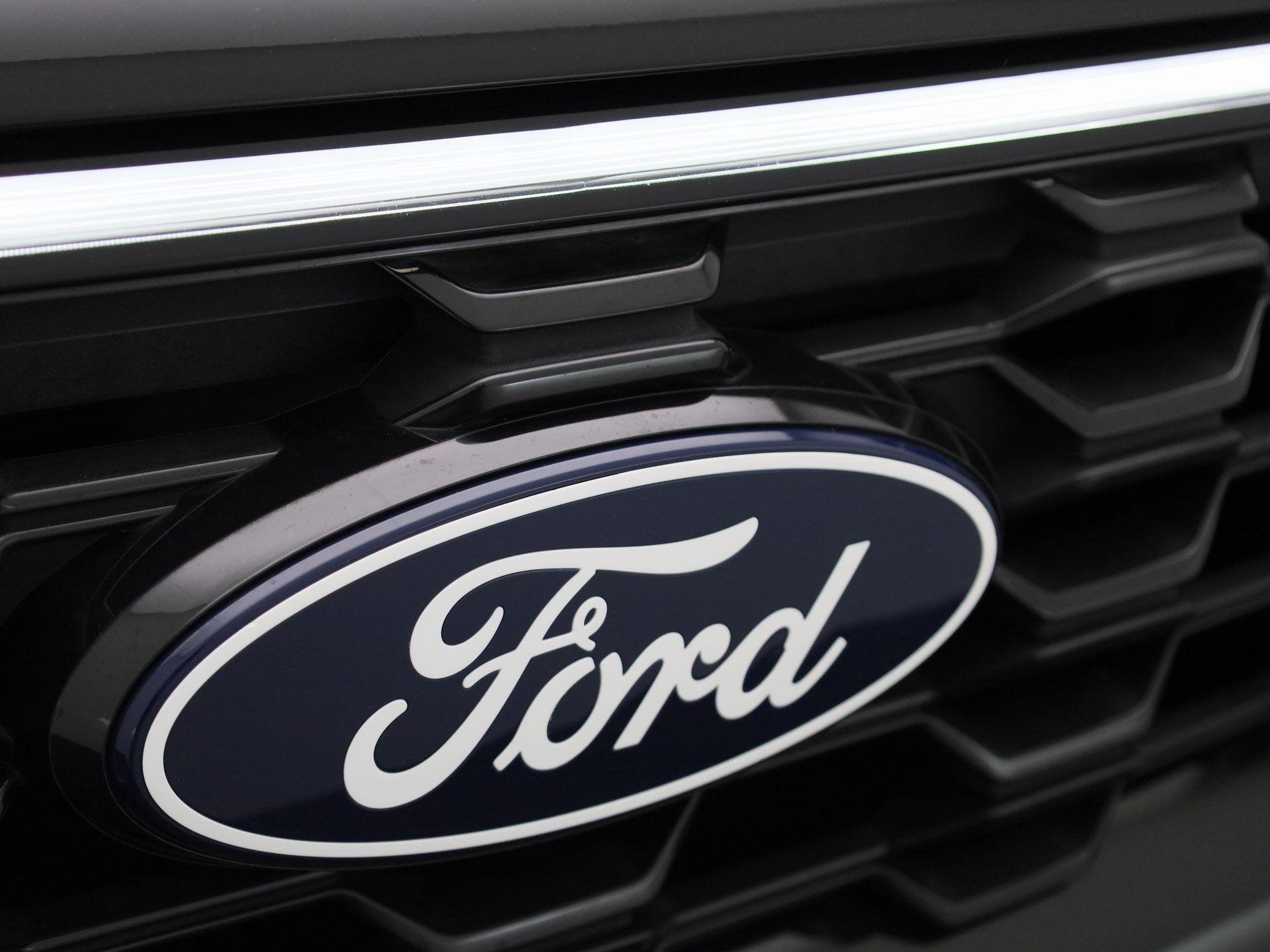 Foto 37 van Ford Kuga 2.5 PHEV ST-Line | Head up display | Camera achter