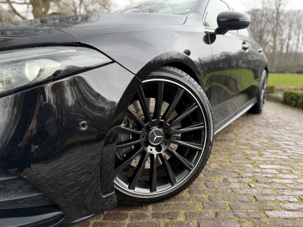 Mercedes-Benz A-klasse 250 | AMG | Night | Burmester | Pano, Gebruikt, Euro 6, 4 cilinders, Leder en Stof