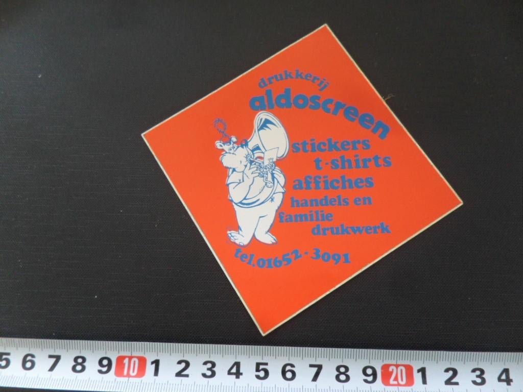 sticker oudenbosch drukkkerij aldoscreen strip beer tuba, Ophalen, Zo goed als nieuw