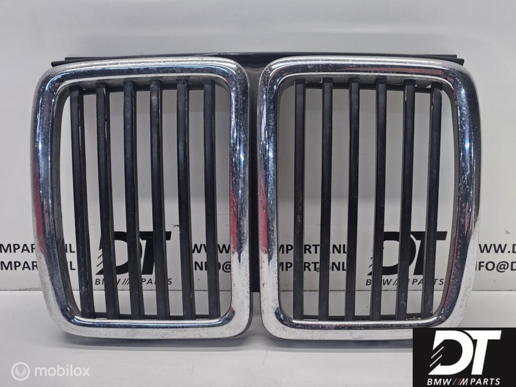 Grille BMW 3-serie E30 ('83-'92) 51131945877, Auto-onderdelen, Carrosserie en Plaatwerk, Gebruikt, Ophalen of Verzenden, BMW, BMW