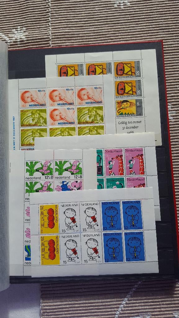Kinderpostzegels Nederland in album (Kavel PZ 009), Ophalen of Verzenden, Na 1940, Postfris