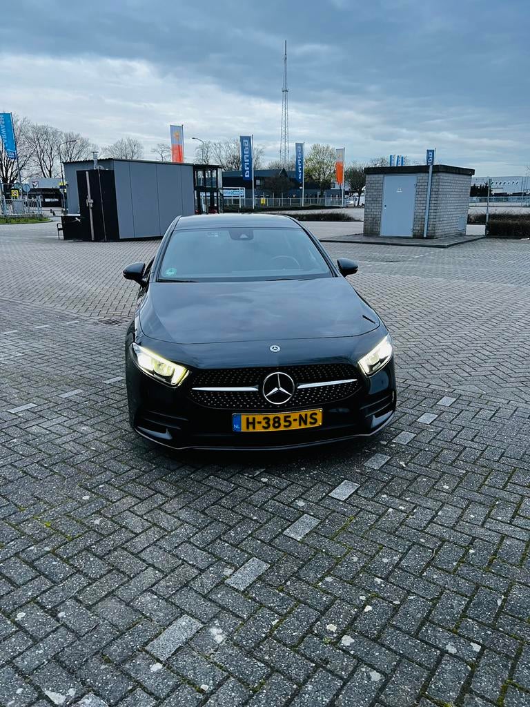 Mercedes-Benz A-Klasse  amg line A 160 109pk 2020 Zwart, Auto's, Mercedes-Benz, Voorwielaandrijving, 4 cilinders, Zwart, Origineel Nederlands