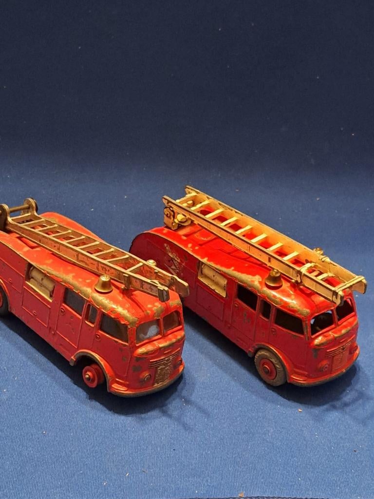 2x Dinky Toys nr.955 Brandweerauto, Ophalen of Verzenden