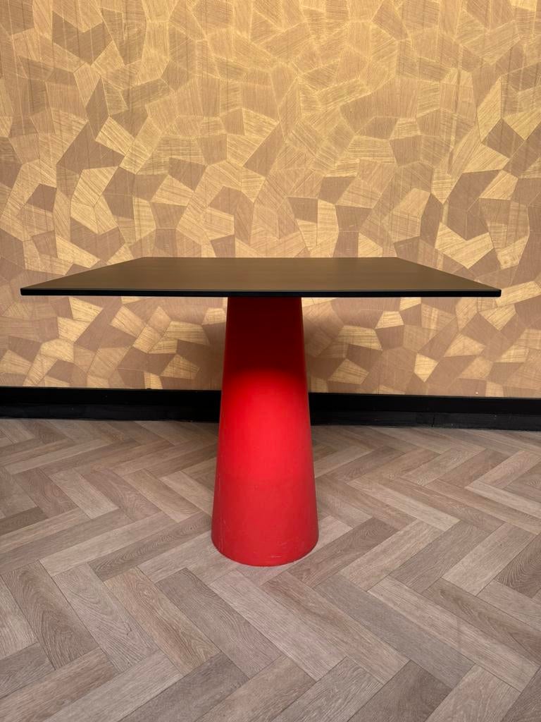 Moooi Container Table 7030, Kunststof, 50 tot 100 cm, Vierkant, Zo goed als nieuw