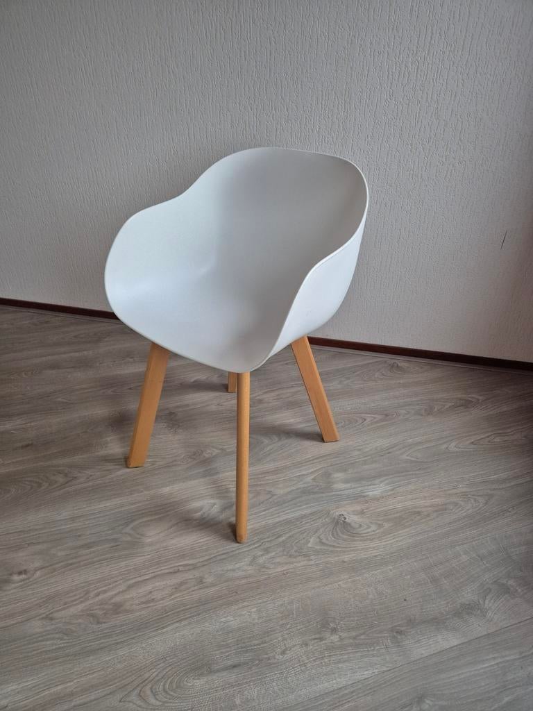 Mooie kuipstoel, Huis en Inrichting, Stoelen, Wit, Zo goed als nieuw, Ophalen, Hout