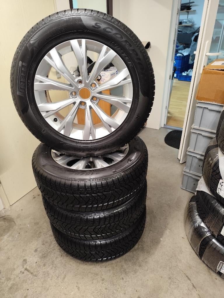 17 inch velgen+winterbanden Tiguan Skoda Kodiaq Seat Tarraco, 215 mm, Banden en Velgen, 17 inch, Winterbanden