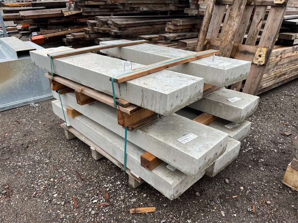 Prefab betonnen lateien / balken – 120kg – 1454mm & 1518mm, Ophalen, Zo goed als nieuw, Bakstenen