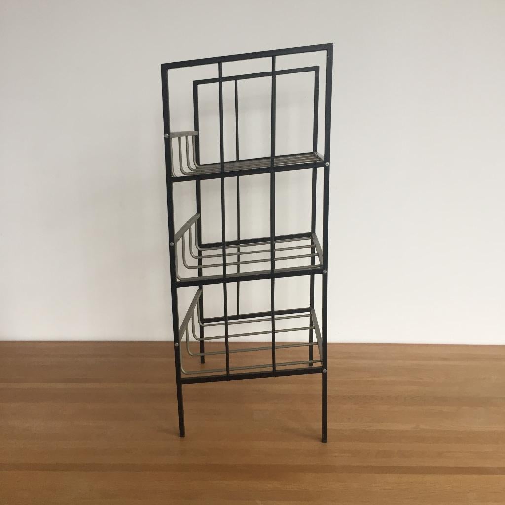 minimalist design krantenrek draadmetaal jaren 60 tomado, Gebruikt, Krantenrek, Ophalen of Verzenden, Pilastro