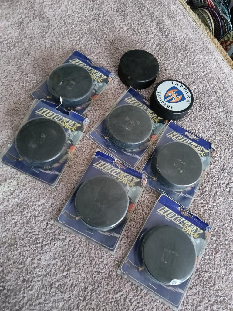 IJSHOCKEY PUCK 8 STUKS, Sport en Fitness, IJshockey, Ophalen of Verzenden, Stick