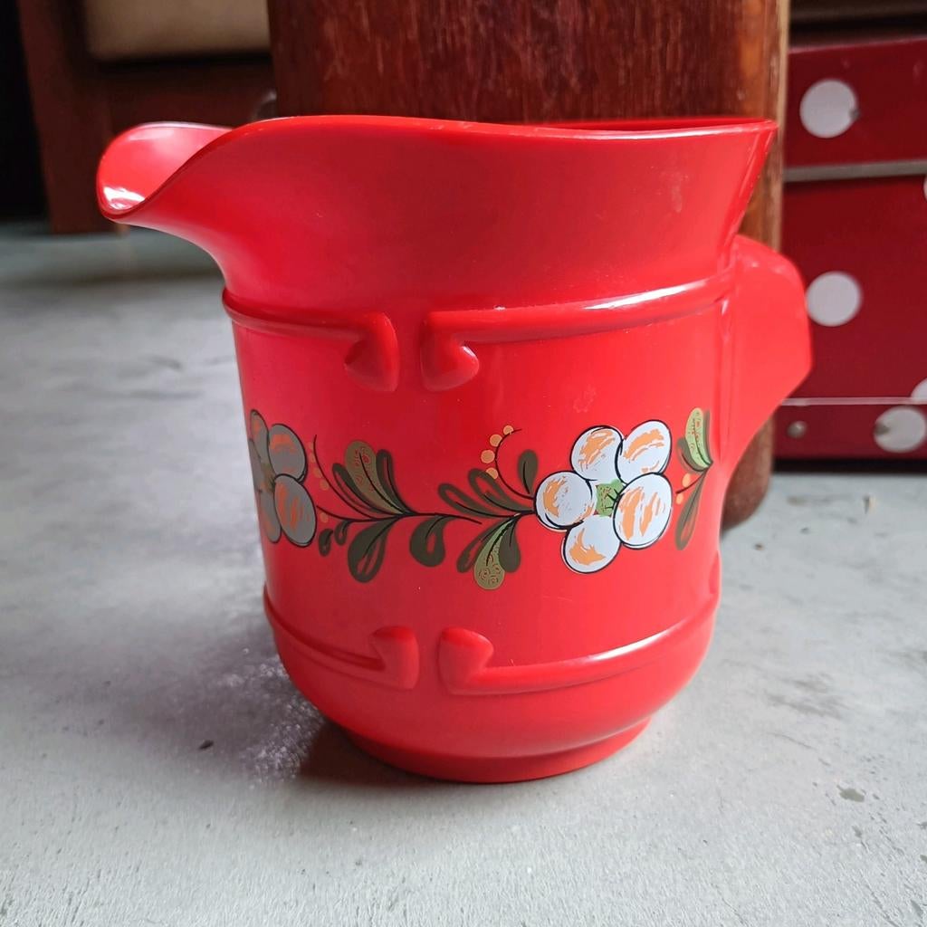 Vintage oranje/rode slagroom kom met bloemmotief en handvat, Ophalen of Verzenden, Gebruikt