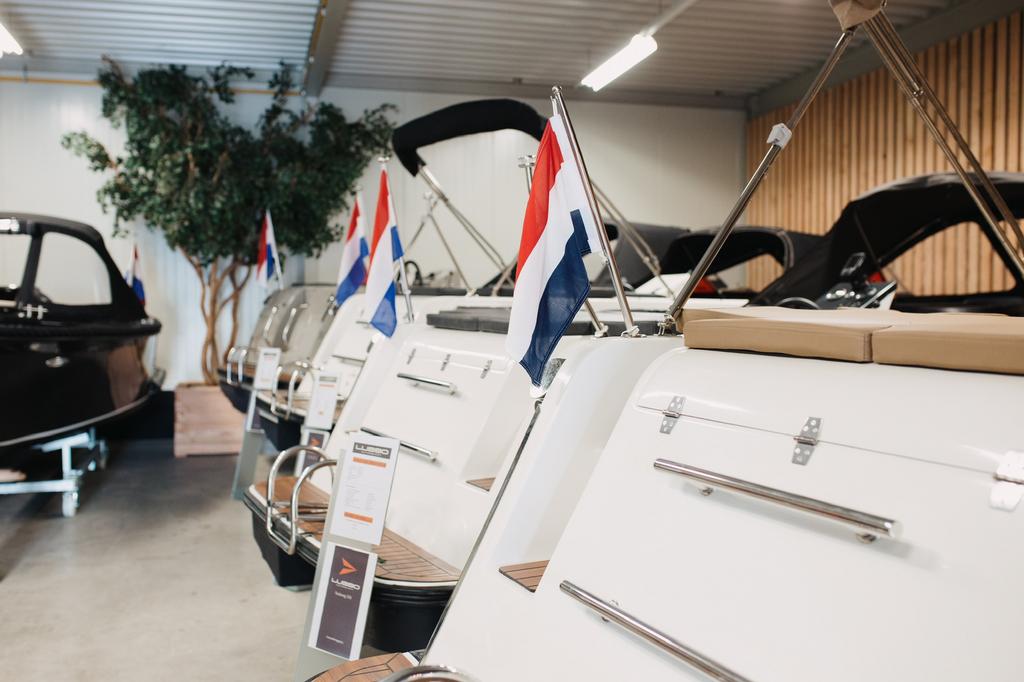LUSSO WATERSPORT het adres voor een jong gebruikte tender!