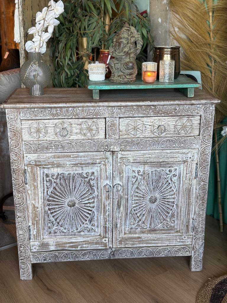 Gave India/Ibiza style kast