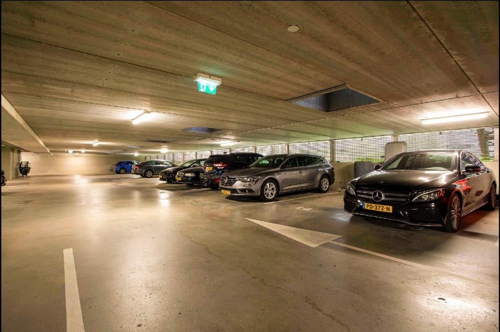 Parkeerplaats + Fietsenstalling in Amsterdam, Auto diversen, Autostallingen en Garages