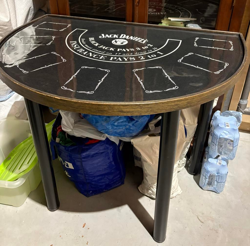 Officiële Jack Daniel's Blackjack Tafel, Ophalen