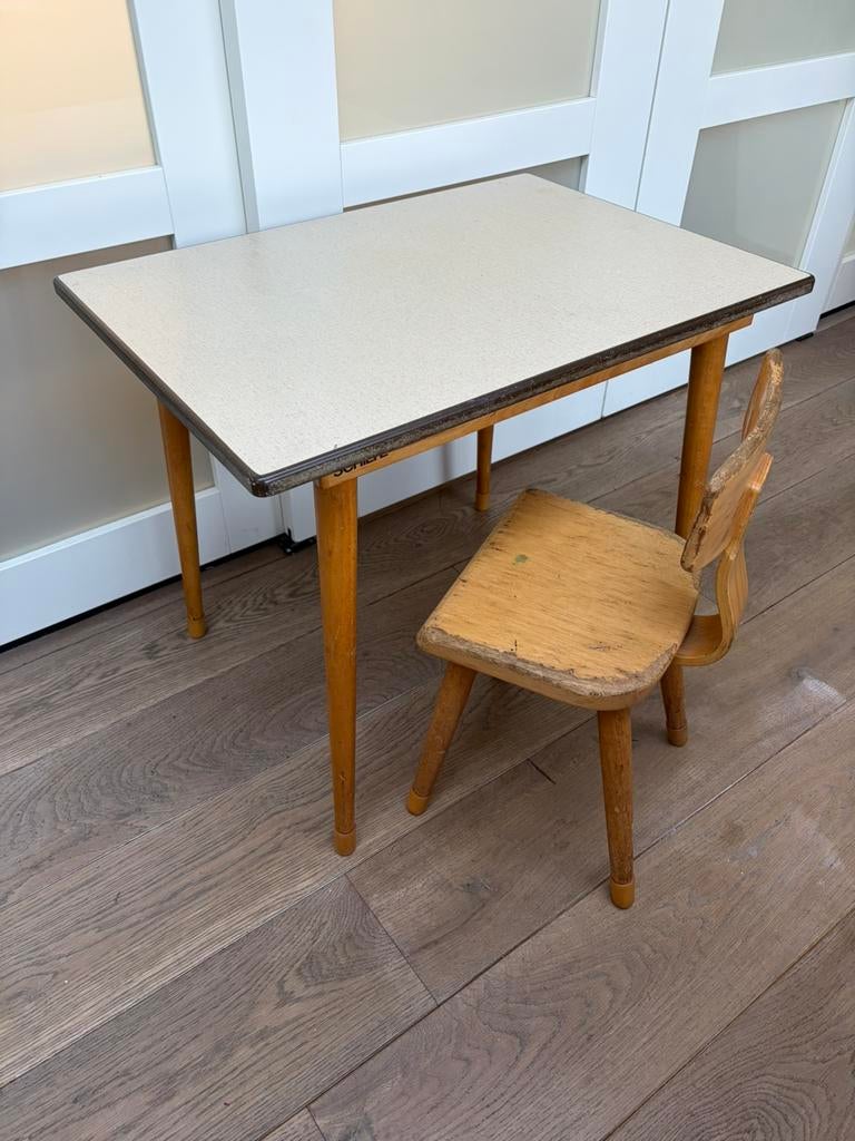 Schilte Schooltafeltje Met Formicablad, 1970's Incl  stoel, Kinderen en Baby's, Ophalen of Verzenden, Zo goed als nieuw, Stoel(en)