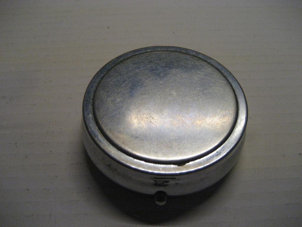 Metalen pillen doosje met soort spiegeltje erin, Ophalen of Verzenden