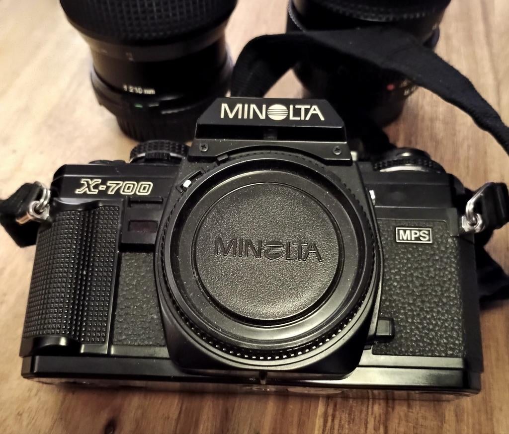 Minolta X-700 met 2 zoomlenzen en filters, Ophalen of Verzenden, Spiegelreflex, Minolta