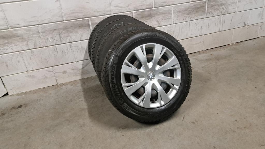 Winterbanden 208 207 C3 Picasso DS3 Corsa F 185/65/15, Auto-onderdelen, Banden en Velgen, Gebruikt, 15 inch, Banden en Velgen